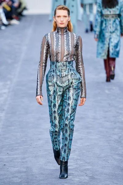 Look 23